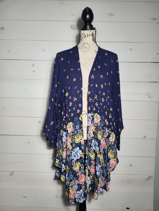 torrid Tops - NWT TORRID Kimono Navy Floral Whimsy Flowy Asymetrical Hem Size 1X -2X.